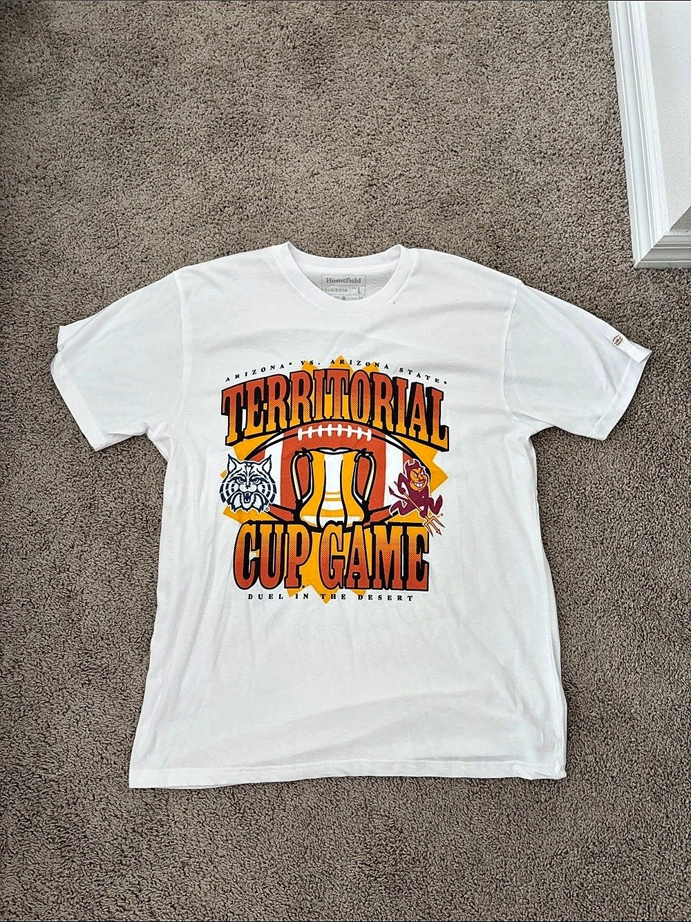 Territorial Cup Game Graphic Tee White Like New